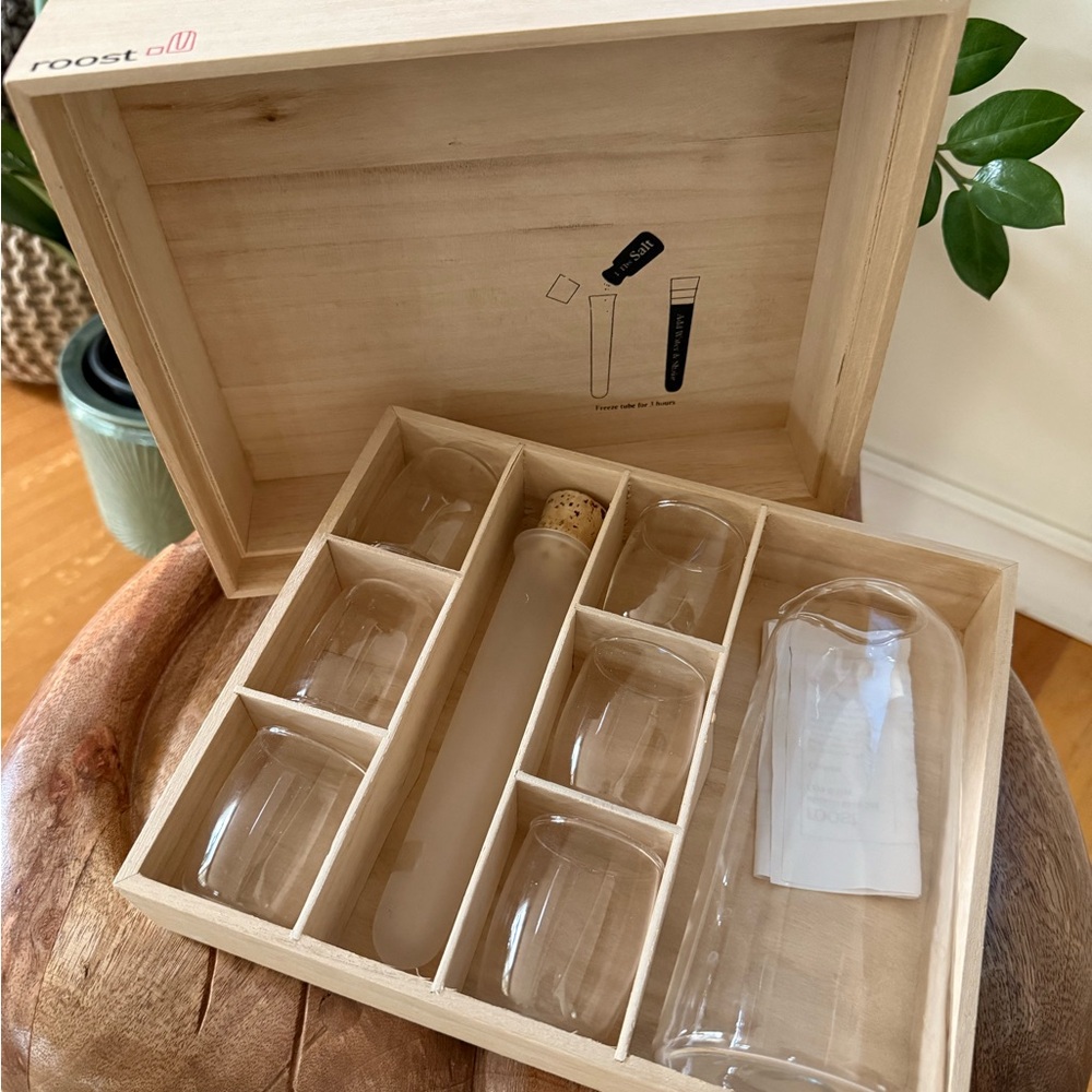 Gorgeous Sake Glassware Set in Wooden Box